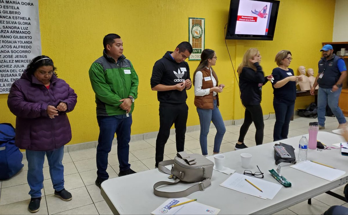 sntejovensec2's tweet photo. Ensenada B.C. a 07 de marzo 2019.

 Se lleva a cabo el TERCER CURSO - TALLER DE PRIMEROS AUXILIOS para la Sección 2 Region 3 Ensenada como primer respondiente, impartido a docentes de los diferentes niveles educativos.

https://t.co/29CPsTnxrI https://t.co/dfBu49EgJ2