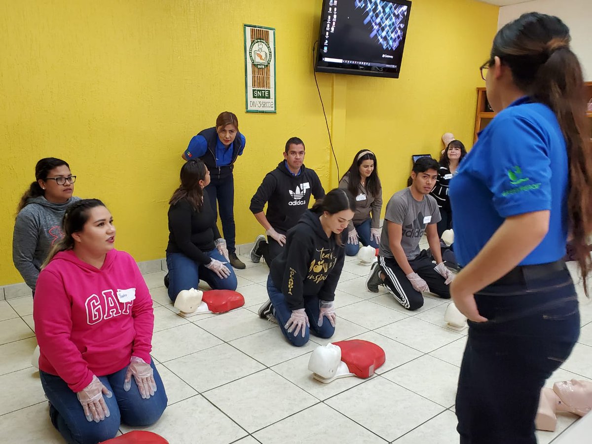 sntejovensec2's tweet photo. Ensenada B.C. a 07 de marzo 2019.

 Se lleva a cabo el TERCER CURSO - TALLER DE PRIMEROS AUXILIOS para la Sección 2 Region 3 Ensenada como primer respondiente, impartido a docentes de los diferentes niveles educativos.

https://t.co/29CPsTnxrI https://t.co/dfBu49EgJ2