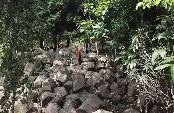 Residents of Mt. Tampomas slope found massive pile of rocks allegedly part of historical sites. https://jabar.inews.id/berita/warga-kaki-gunung-tampomas-sumedang-temukan-ribuan-batu-unik-diduga-bagian-situs-sejarah