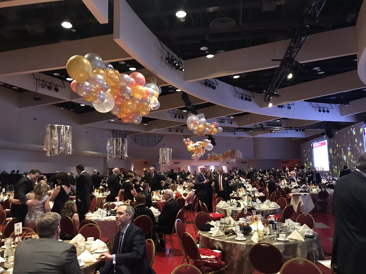 LisaJossart's tweet photo. A very special night supporting a very special American Family Children’s Hospital celebrate 100 years! #Connect @amfam @AmeripriseAH #uwhealthkids @jessiejean19 @vickers_charity https://t.co/YgwZuxaTvF
