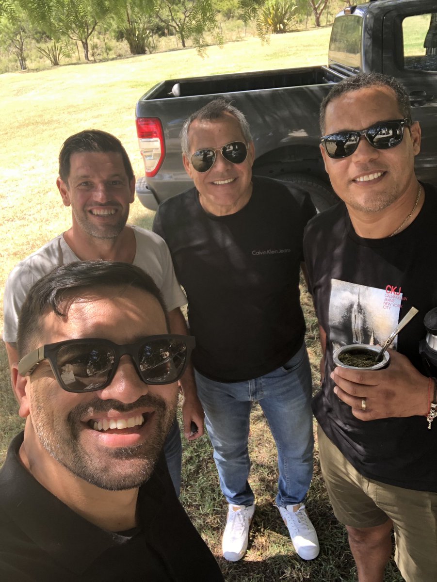 petetcorrea's tweet photo. Pasando el día con estos crack históricos de @OficialCAP jugando al @LFootgolf que lindo es el Fútbol 👏👏🟡⚫️ https://t.co/CVOUkm1LBd