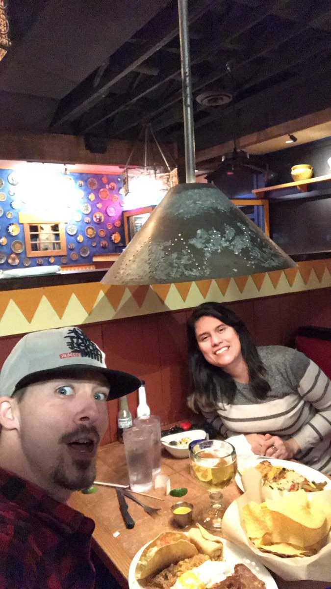 SiNFallenAngel's tweet photo. Getting our Nom Noms!!! Date night with  @troksauce #Parasite #CoronavirusUSA #gaming #twitch https://t.co/t2Pj4mBgWi