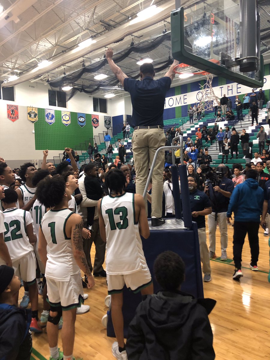 POPULAR_24's tweet photo. Your Spartans are headed to the #Final4 congratulations to everyone in our program from top to bottom we did we love you all 💚💙 #Stcharlesbasketball #IDU #TheFamily @CoachCampbellSC @ZeekHorne @BrianwalkerD https://t.co/UQUmgPybs3