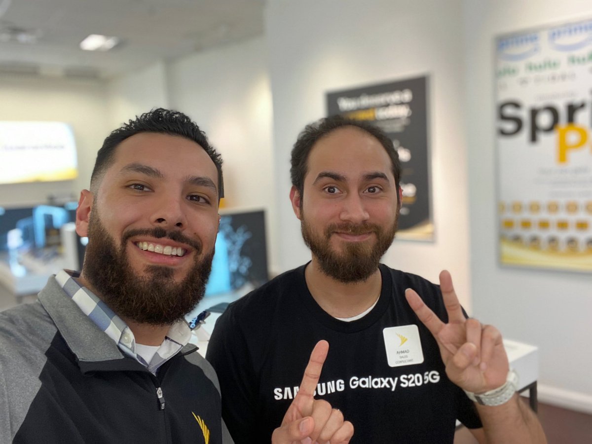 JJMilliman's tweet photo. Testing out the portrait mode with the fantastic team! The grind doesn’t stop! 💪 #WeAreNW #TeamGainz https://t.co/22i0zFTHxb