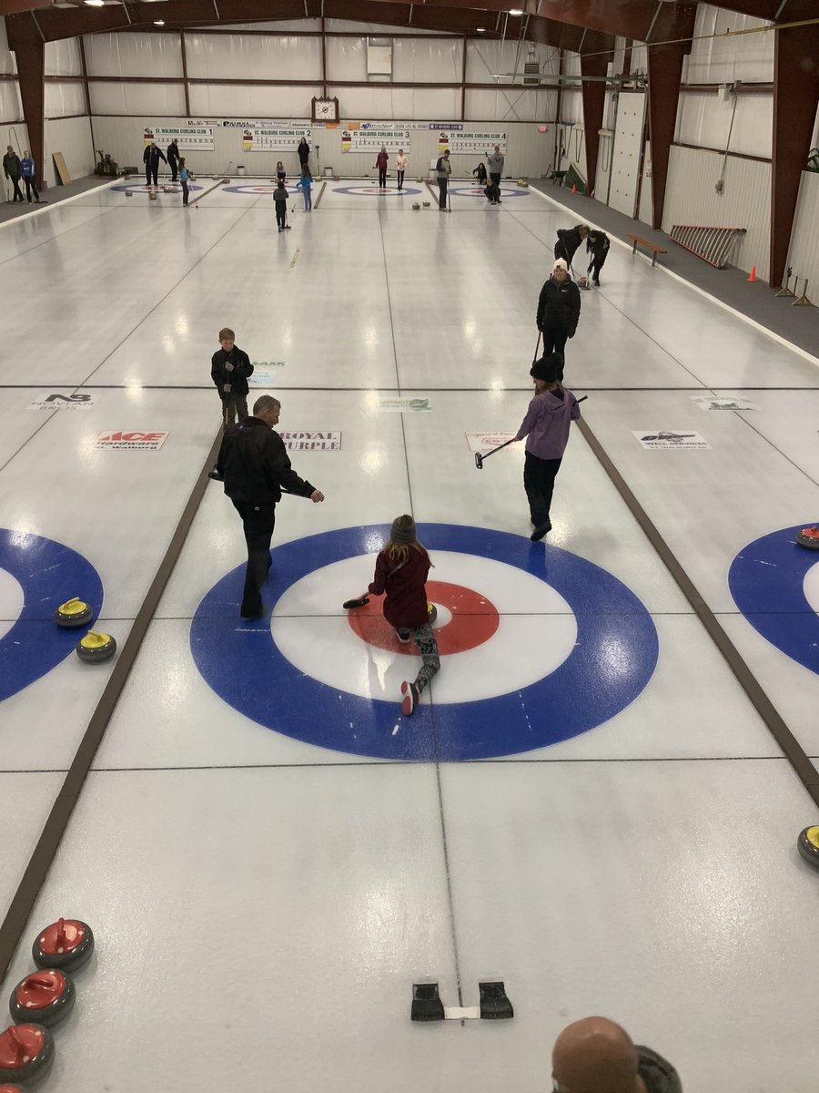 chuiko2's tweet photo. What a great day! 3 hockey games & 2 curling games. Even squeezed in a pile of visiting ;) #atom #midget #senior #provincials #openspiel #rinkwasfull #community #putinafullshiftattherink #goeaglesgo https://t.co/40YOe3wb8m