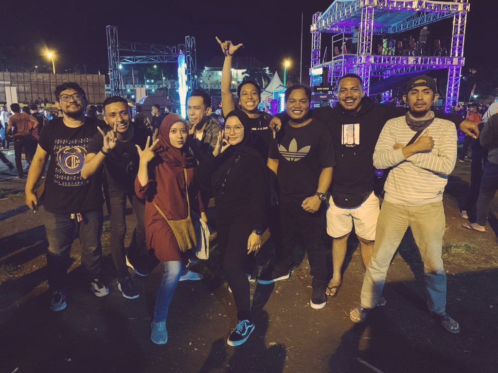 Nonton #andraandthebackbone #twitpelangi