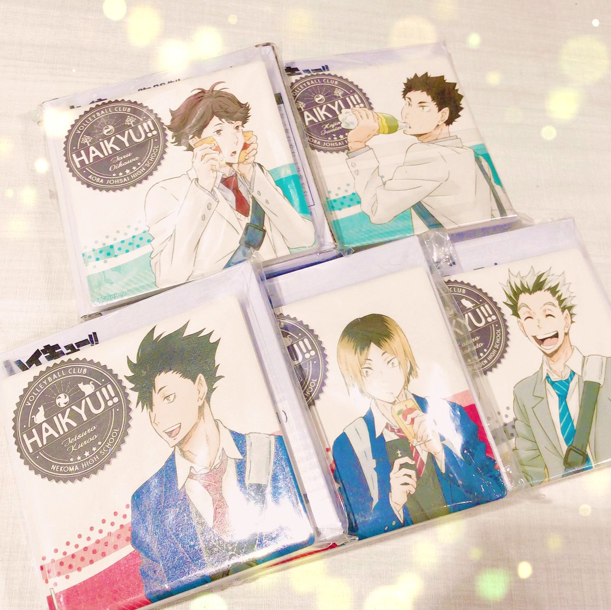 ツリービレッジ アニメ ハイキュー 陶器製コースター レトロな風合いの便利で可愛いコースター ハイキュー キャラの給水姿 吸水性は抜群 影山が飲んでいるのはお馴染み ぐんぐんヨーグルト です Hq Anime