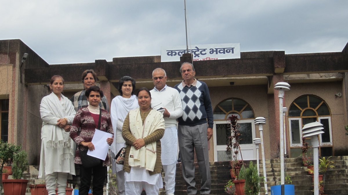 MUMHrd's tweet photo. अन्तर्राष्ट्रीय महिला दिवस पर @MUMHrd
ने क्लेक्टर को दिया ज्ञापन। 
#HappyWomensDay2020 #WomenEmpowermentByBapuji

Mahila Utthan Mandal द्वारा किये जा रहे राष्ट्रोत्थान के सेवाकार्यों से समाज में आई जागृति से कराया अवगत। @Amdmum #InternationalWomensDay2020
#SundayMorning Mother https://t.co/rvHa5ZfF5Y