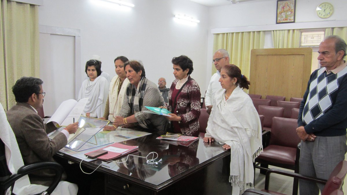 MUMHrd's tweet photo. अन्तर्राष्ट्रीय महिला दिवस पर @MUMHrd
ने क्लेक्टर को दिया ज्ञापन। 
#HappyWomensDay2020 #WomenEmpowermentByBapuji

Mahila Utthan Mandal द्वारा किये जा रहे राष्ट्रोत्थान के सेवाकार्यों से समाज में आई जागृति से कराया अवगत। @Amdmum #InternationalWomensDay2020
#SundayMorning Mother https://t.co/rvHa5ZfF5Y