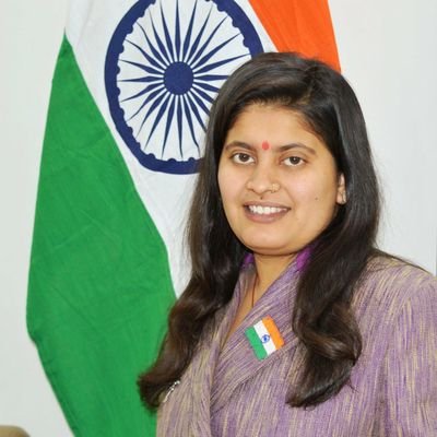 @TheParvati नाम है राष्ट्रवादी बहन #SISTEROFBSF  @TheParvati
वह धर्म रक्षक के रूप में काम करती है,
वह राष्ट्रदेव के लिए अच्छा कार्य करती व प्रभावशाली है,
वह हिन्दू धर्म और भारतीय संस्कृति के लिए लड़ती है,
वह बेटी बचाओ- बेटी पढ़ाओ के लिए लड़ती है।