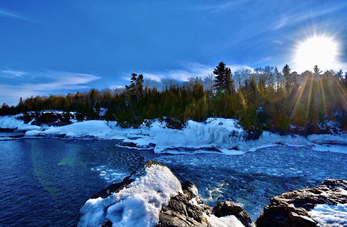 NMU_Volleyball's tweet photo. As we end spring break, head back to Marquette, and get away from all the people asking, “how much snow do you have up there?” Here is a reminder of the beauty you will be returning to. #UPlove #sharenmu https://t.co/plhUntgNIt