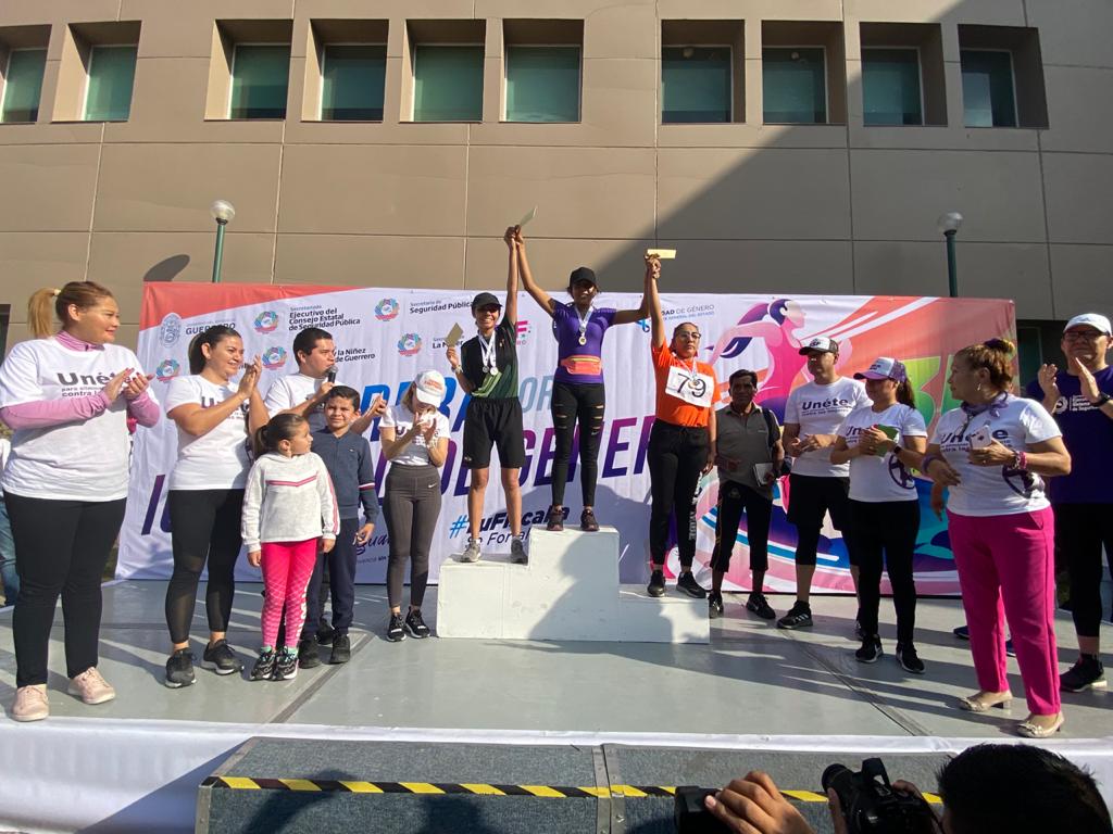 Defensamx1's tweet photo. Tropas del #EjéMx pertenecientes a la #35ZonaMilitar participaron en la “carrera por la igualdad de género” entre instituciones gubernamentales en la Fiscalía del Estado de Guerrero #Chilpancingo #Gro.  

En todo el territorio nacional, #UnidosSomosLaGranFuerzaDeMéxico. https://t.co/vDh7wgvyfE