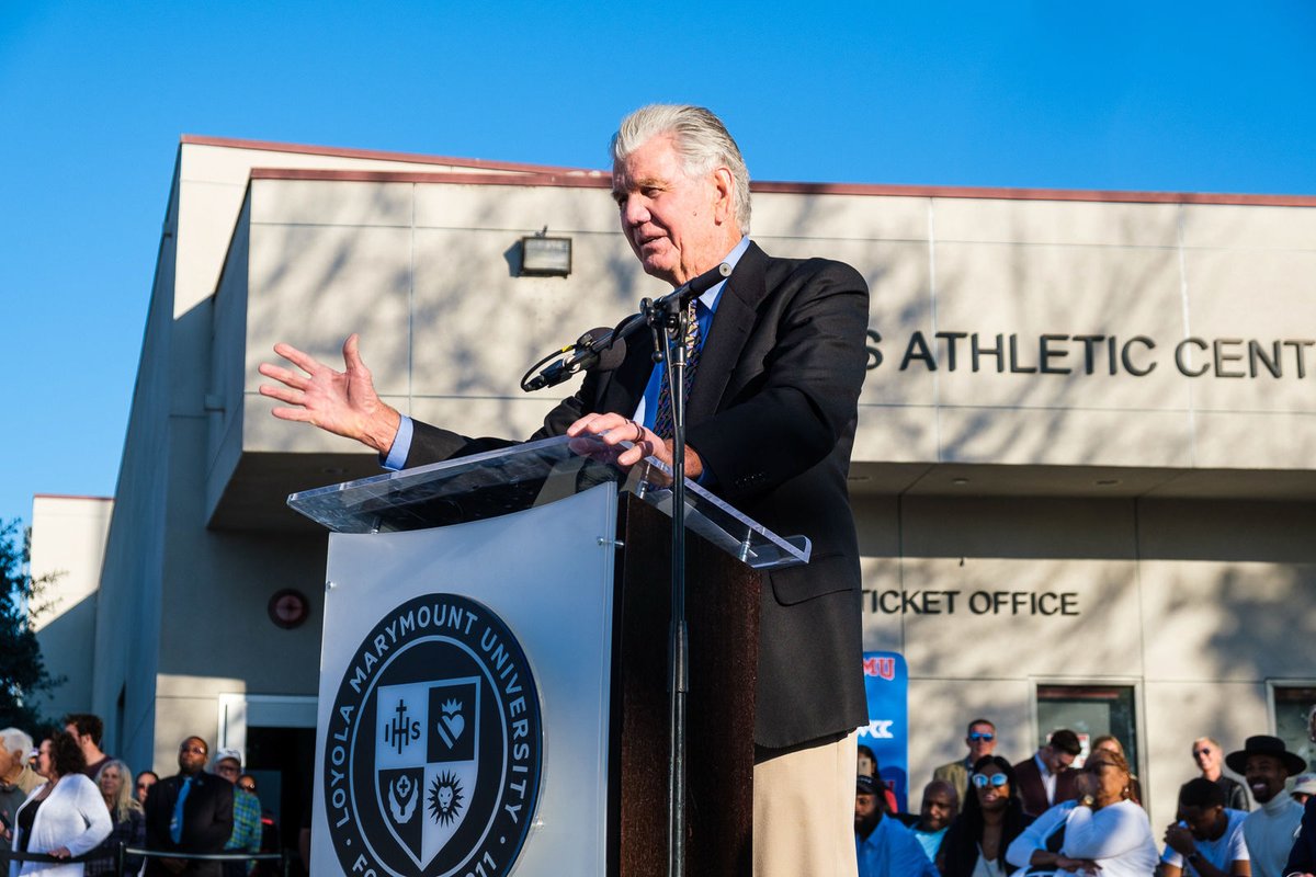 LMU celebrated Hank Gathers with a statue unveiling ceremony, and it was perfect. #HankGathers44 ow.ly/ss0e30qmQiq