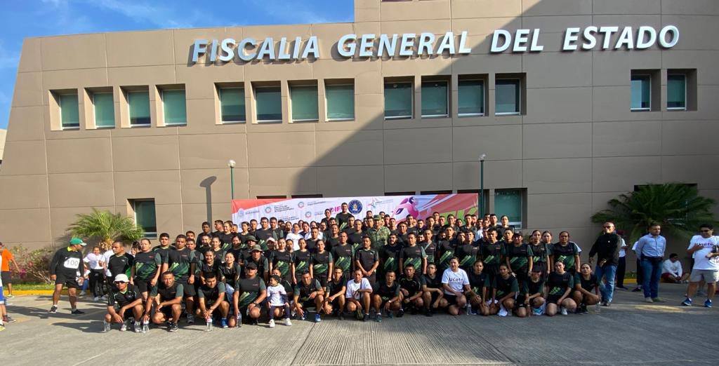Defensamx1's tweet photo. Tropas del #EjéMx pertenecientes a la #35ZonaMilitar participaron en la “carrera por la igualdad de género” entre instituciones gubernamentales en la Fiscalía del Estado de Guerrero #Chilpancingo #Gro.  

En todo el territorio nacional, #UnidosSomosLaGranFuerzaDeMéxico. https://t.co/vDh7wgvyfE