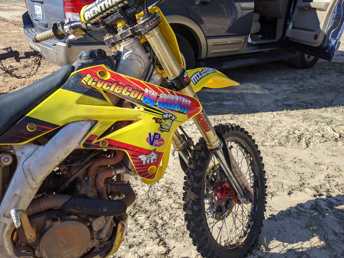 stayconsistentc's tweet photo. @suzukicycles with the clean sticker. Available now!
#stayconsistentcc #stayconsistent #coronavirus #DaylightSavings #sticker #rainbowsticker #DaylightSavings
https://t.co/qsqeipmRfV https://t.co/lvxpnkCYRD