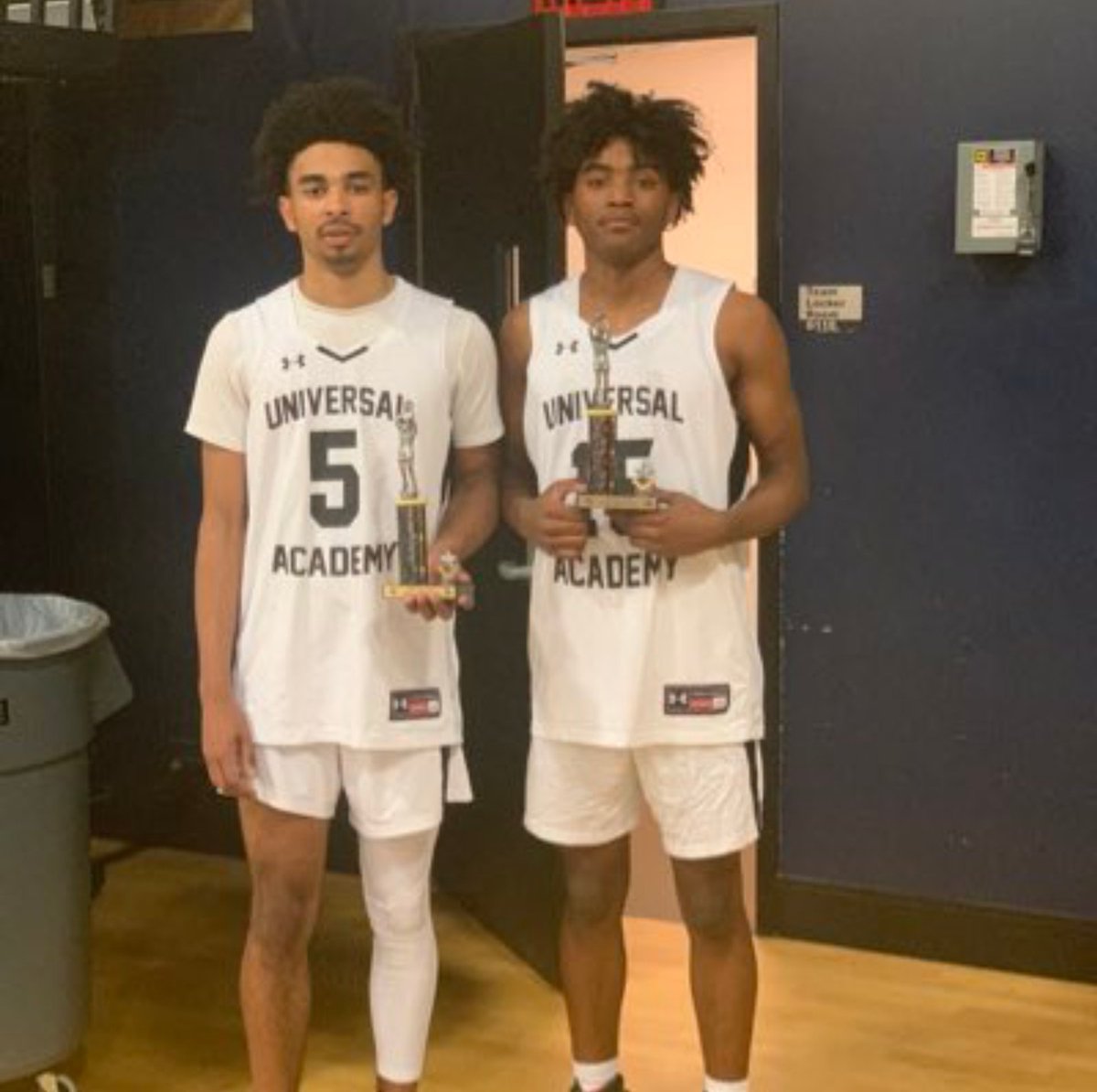 Chi2dal's tweet photo. I told y'all, never worry about one door closing, God will ALWAYS open another. Keep your Faith, keep working hard and your cup will con't to runneth over!!!
Congratulations! 👏🏾🙏🏾🏀🙌🏾
2019-20 @TXTLBBALL Champions
Thank you @UA_Hoops &amp; @TerrelleWoody for believing in my boys. https://t.co/hhUdHxwrH7