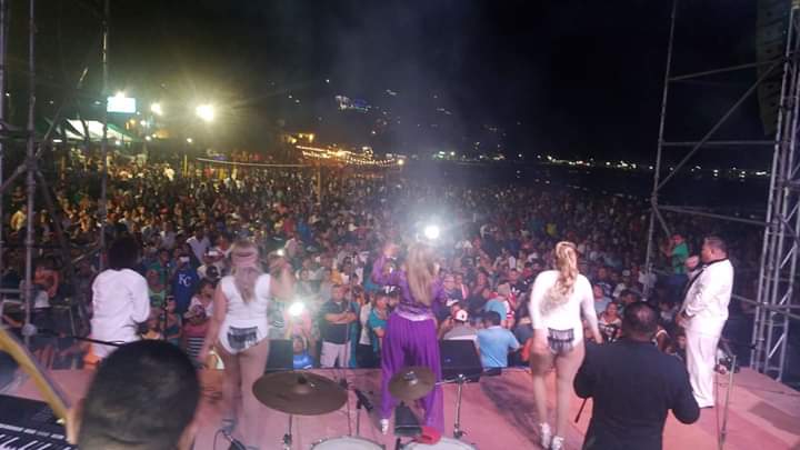 TaniaEl19's tweet photo. Apertura del Verano 2020 en #SanJuanDelSur  con la agrupación musical "Sonora Dinamita". 
Una actividad desarrollada por el gobierno sandinista a través del INTUR y la alcaldía municipal. 
#NicaraguaTodaDulce ♥️  #ConAmorParaVos 🇳🇮
#Redfsl https://t.co/oWi5xiULdP