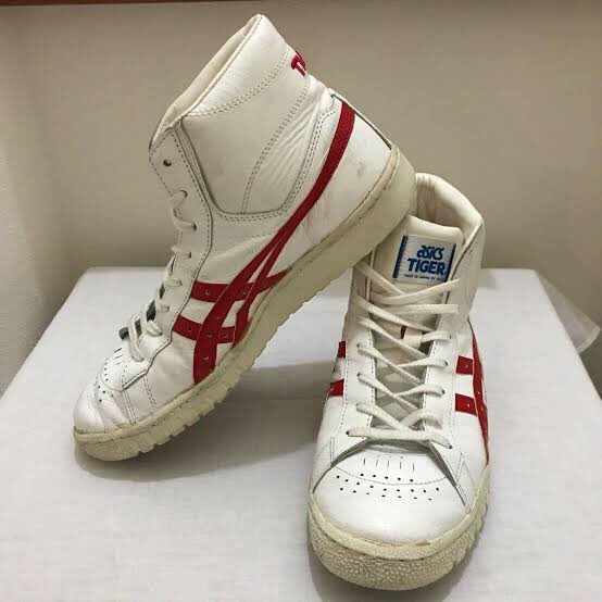 Sayaka Akimoto しかもアシックスかもしれない ブランド疎くて恥ずかしいけど 自戒として残しておく Twitter