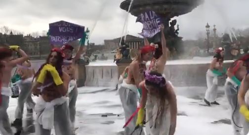 Le_Progres's tweet photo. En ce #8mars, journée internationale des droits des #femmes, une cinquantaine de #Femen a mené une action contre le "patriarcavirus", place de la Concorde, à #Paris 👉https://t.co/x4GDvObqdC https://t.co/p6vLmxxEPV