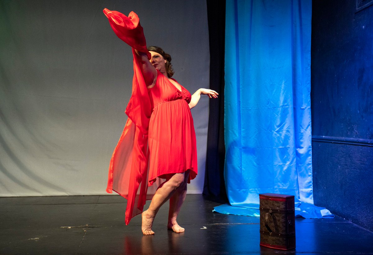 El_Montacargas's tweet photo. Cerramos nuestro ciclo #CreativasMujeresCreadoras de despedida de #ElMontacargas este 💜 #8M con ISADORA.

Nuestra última producción propia sobre la vida de #IsadoraDuncan, creadora de la danza moderna.

📆 D8, 15 y 22 Marzo, 20:00h
Entradas ➡️ https://t.co/RdKPWJGlBI https://t.co/EdQXveA92C