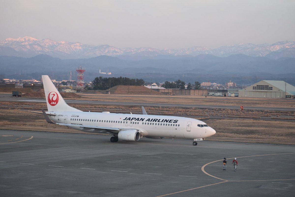 ばふぁろうず على تويتر 小松空港にて 17 45発のjal190便羽田空港行きはボーイング737 800のja338jでの運航 私は2時間後のjal192便に搭乗します 飛行機 Jal 日本航空 小松空港 ばふぁろうず على تويتر 小松空港にて 17 45発のjal190便羽田空港行きはボーイング737 800のja338jでの運航 私は2時間後のjal192便に搭乗します 飛行機 Jal 日本航空 小松空港