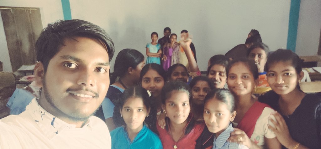 Sandeepmahesh93's tweet photo. Finally the memorable day with students 🙌❤️
#DigitalYatra #DigitalNarayanpet  #DigitalTelangana  #Digithon #TITA @rsprasad @KTRTRS @sabithaindratrs @jayesh_ranjan @harichandanaias @sundeepmakthala @teamTSIC @TelanganaIT @CNarayanpet @SPNARAYANPET @KonathamDileep @IndiaDigithon https://t.co/VnIcyOUkue