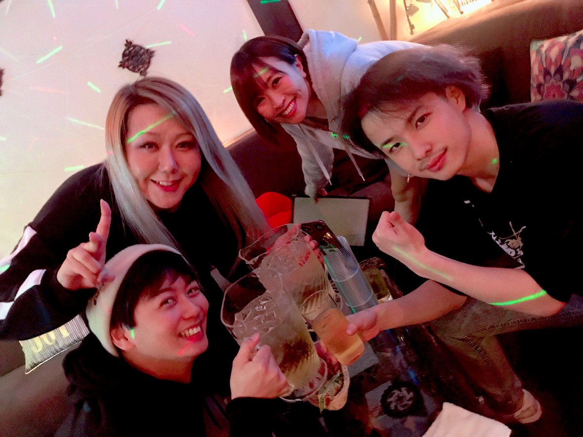 JAY_darkmatter's tweet photo. 今週も大変よく飲みました🍾
最近 #歌舞伎ドッグ にハマたw
今日は掃除と洗濯の日
雨だけどまぁ部屋干し~でも臭わなーいw
しかし #PALSS メンバー大好きかよーて💜
みんな仲良し最高かよーて🤩
あー顔小さくしたいw←今 https://t.co/uLtfQPBlEX