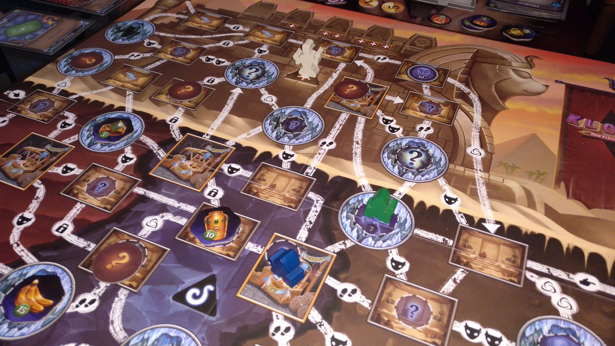 Axelflaxel's tweet image. Nach drei Jahren(!) kommt endlich #DarkSouls auf den Tisch und es hat mich überrascht. Mit den inoffiziellen "Hollows"-Regeln spielt es sich echt nicht schlecht - Grinden ist zwar noch ein Thema, aber kein so großes mehr! Als Absacker dann das fantastische #Klong mit Mumie!