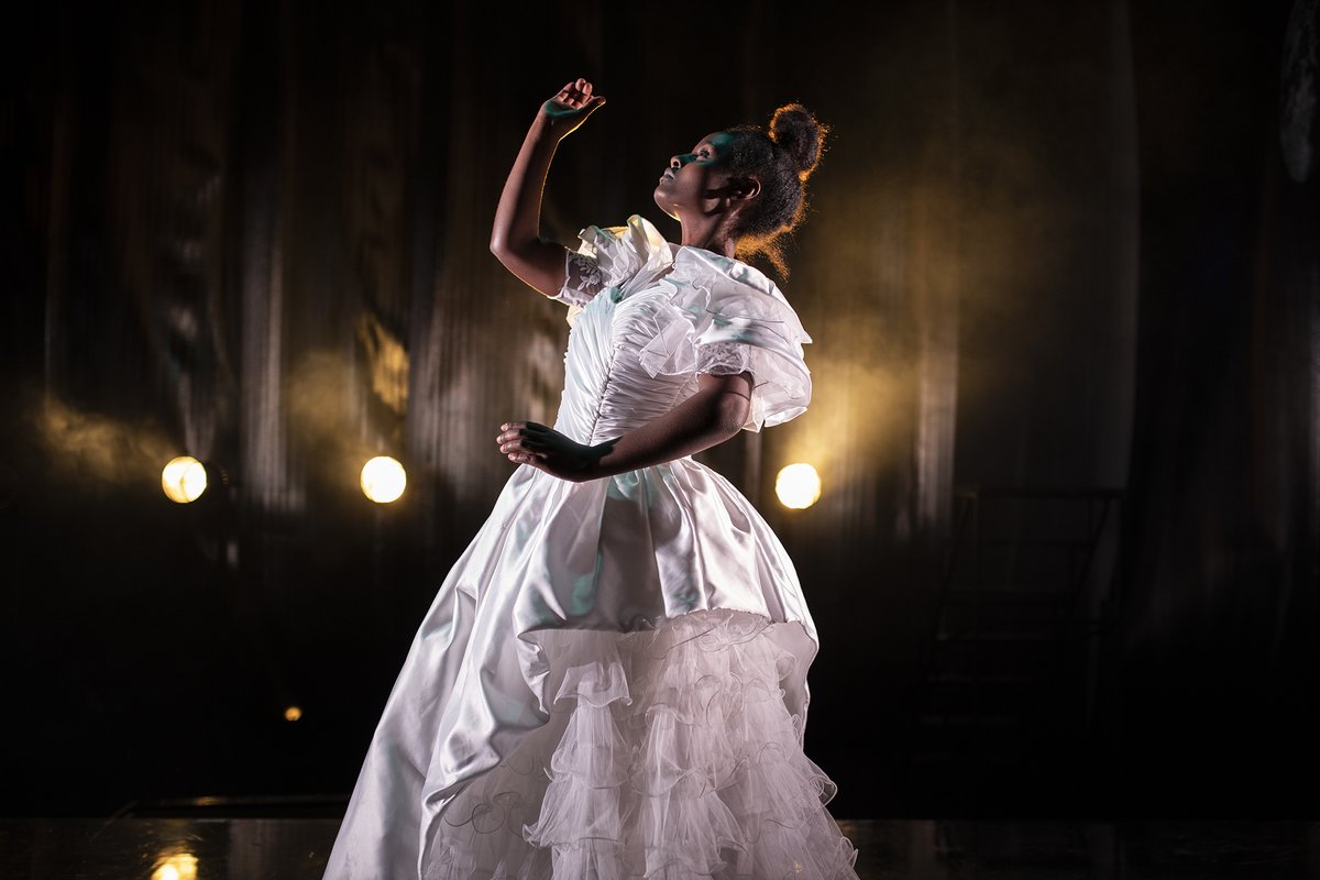 Hoy domingo nos despedimos de #LaLeyendaDelTiempo
De Carlota Ferrer y Darío Facal.
A partir de #AsíQuePasenCincoAños de Federico García Lorca.
Mas info y entradas ⬇️
teatrokamikaze.com/programa/la-le…