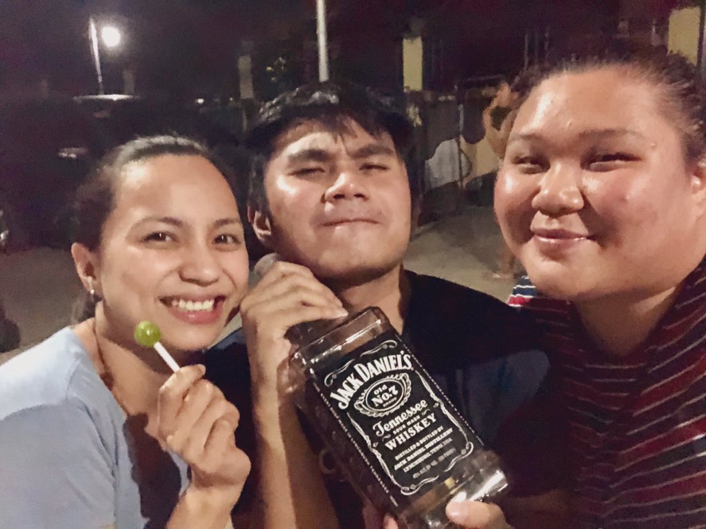 iamjplmanio's tweet photo. Litrato bago uminom, habang uniinom, hanggang sa di na kinaya. #JDlife #JackDaniels #No7 https://t.co/ljM7Vj6F3l