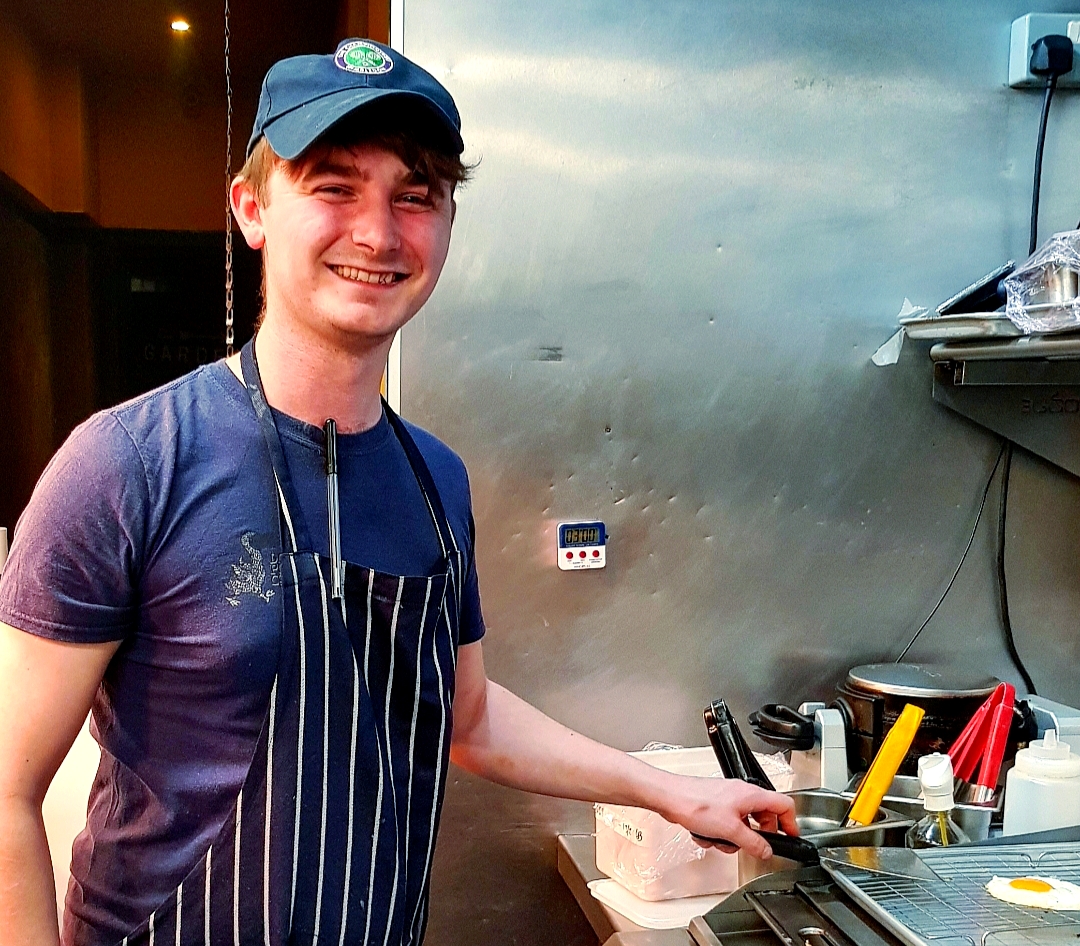 Head chef of dreams Caleb is on the case for all your brunchy needs today, all the way up til 3PM! 🍳🍳🍳
#oxford #oxfordshire #brunch #brunchoxford #staffpic