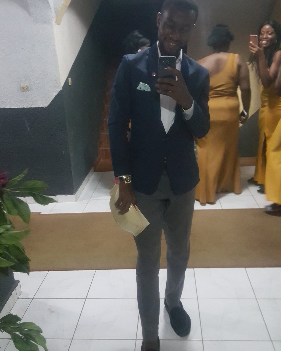 ManTiger_cmr's tweet photo. Taking pictures in the mirror go sweet so 🤔.
I salut all this "Woman dem" way discover this thing.
I salut wonna and say #womaneh!
Happy Women's Day. https://t.co/TY0UeA5p95