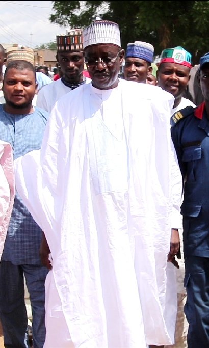 OmaleJohnAchimu's tweet photo. MY MENTOR: DISTINGUISHED SENATOR IBRAHIM MOHAMMED BOMAI
He is a Leader by example, in: humility, gentility, kindness, generosity, hospitality, honesty, and good listening.
I am honored to follow your lead.
#UpBomai
#UnityFirst_BomaiYes
@ibrahimMbomai
@saddam0816186
@begos https://t.co/MEVrwuiqLT