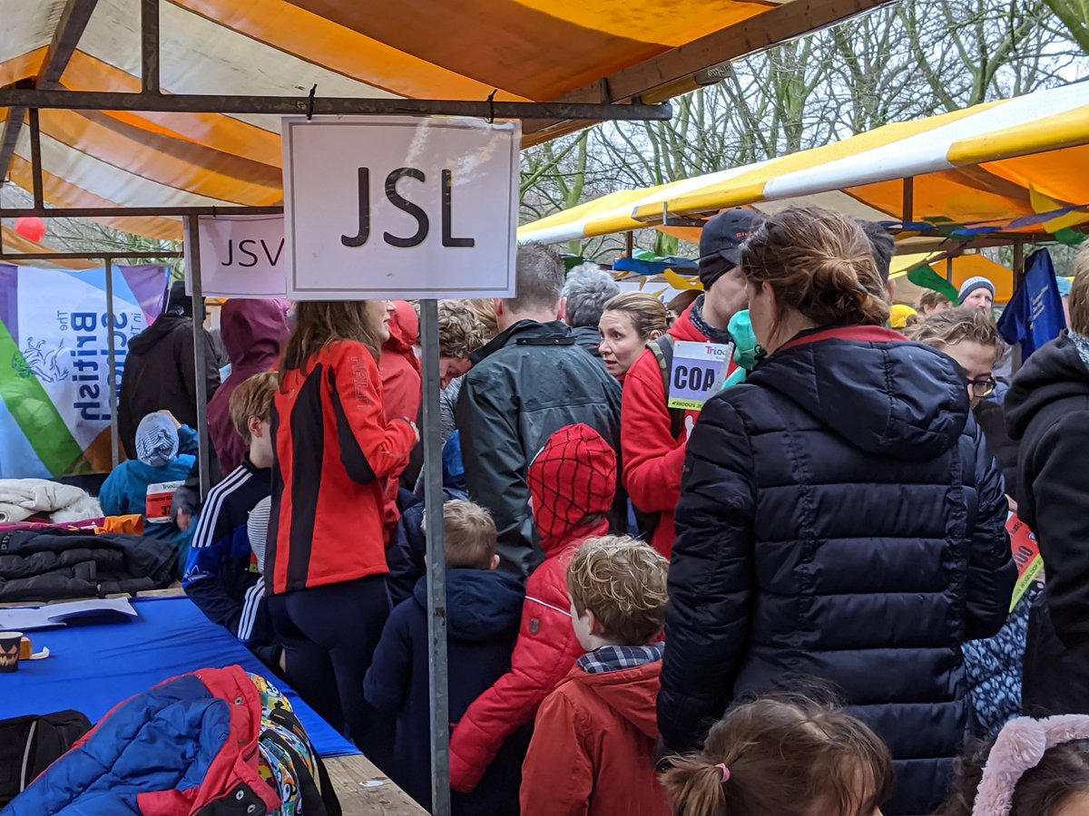 BSNetherlands's tweet image. The atmosphere at the BSN stand at #CPCLoop is electric. ⚡ Students are arriving for the 2.5K 🏃🏃‍♀️ as others are coming back from the 1K proudly wearing their 🏅. We also have a canine mascot. 🐾😃