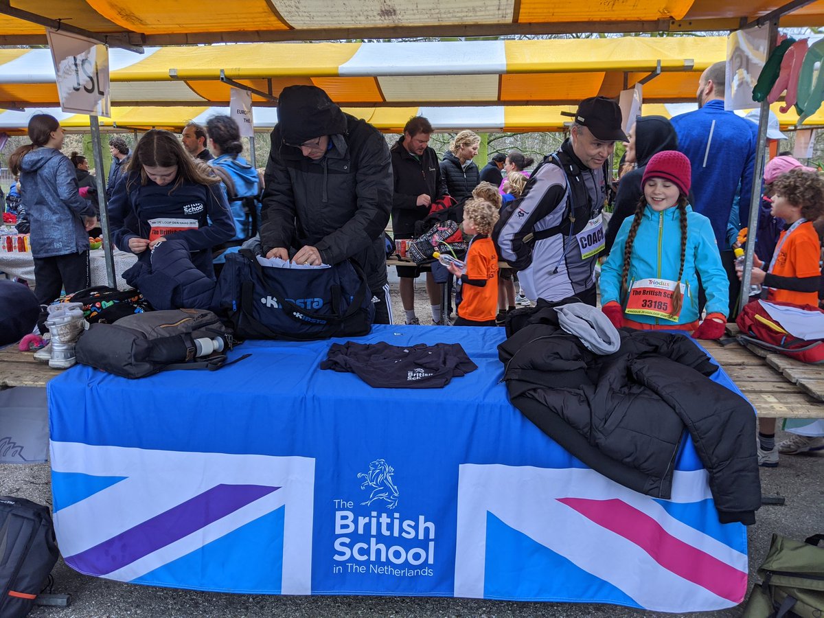 BSNetherlands's tweet image. The atmosphere at the BSN stand at #CPCLoop is electric. ⚡ Students are arriving for the 2.5K 🏃🏃‍♀️ as others are coming back from the 1K proudly wearing their 🏅. We also have a canine mascot. 🐾😃