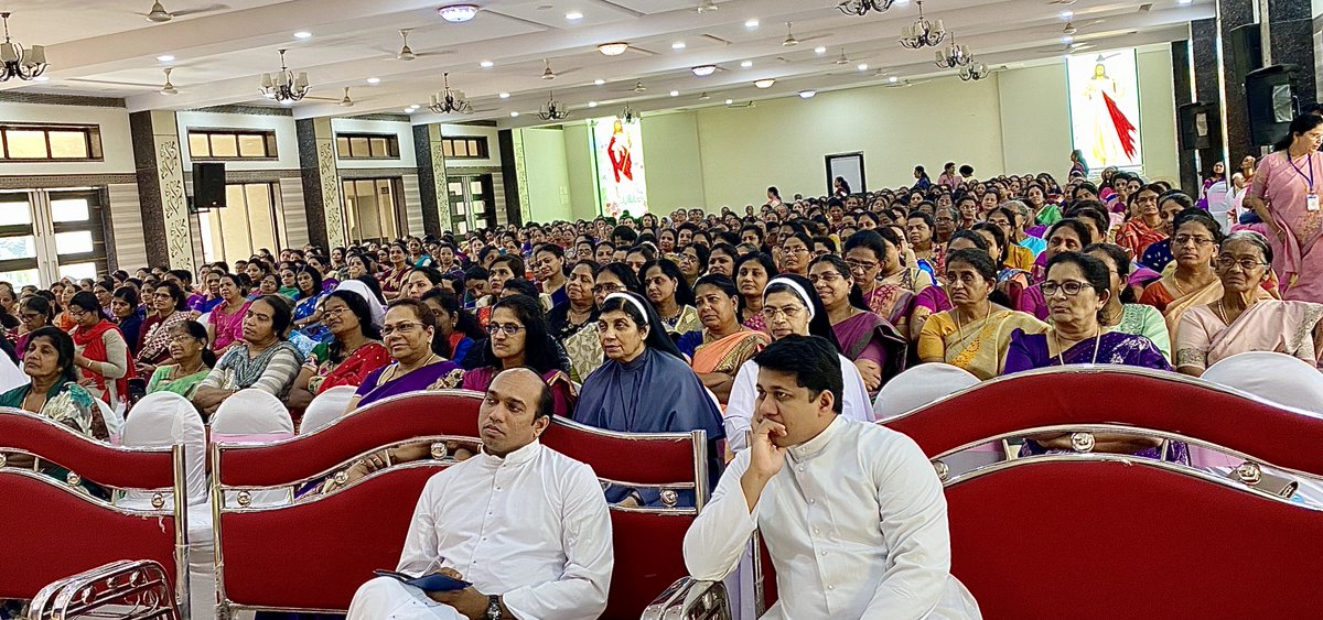 Catholic_Focus's tweet photo. Participants of the Diocesan #WomensDay. #WomensDay2020 #WomenDay2020 #Catholic #CatholicFocus #Motherhood #Mother #KMS #Mathrusangam #Mathruvedi #SyroMalabar #KalyanMathrusangam https://t.co/1Y3Uek1nSu
