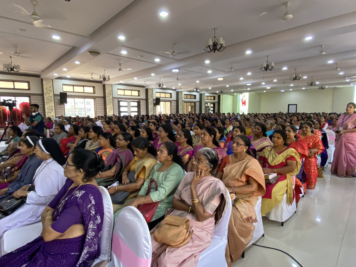 Catholic_Focus's tweet photo. Participants of the Diocesan #WomensDay. #WomensDay2020 #WomenDay2020 #Catholic #CatholicFocus #Motherhood #Mother #KMS #Mathrusangam #Mathruvedi #SyroMalabar #KalyanMathrusangam https://t.co/1Y3Uek1nSu