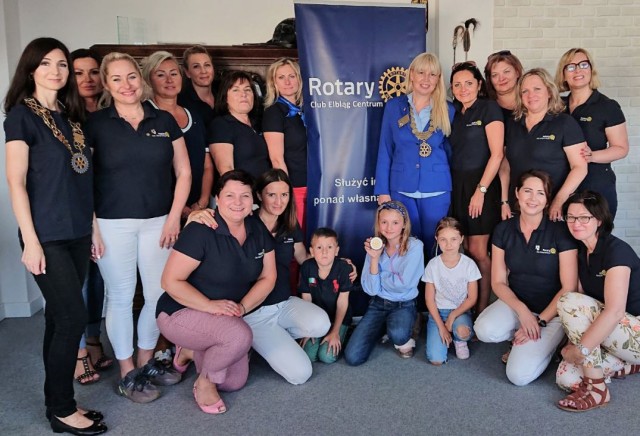 RotaryFR's tweet photo. En cette #JournéeDesFemmes, retour sur l'histoire des femmes au @Rotary >> https://t.co/smNxladfRC

#peopleofaction https://t.co/omZ7rPui5J