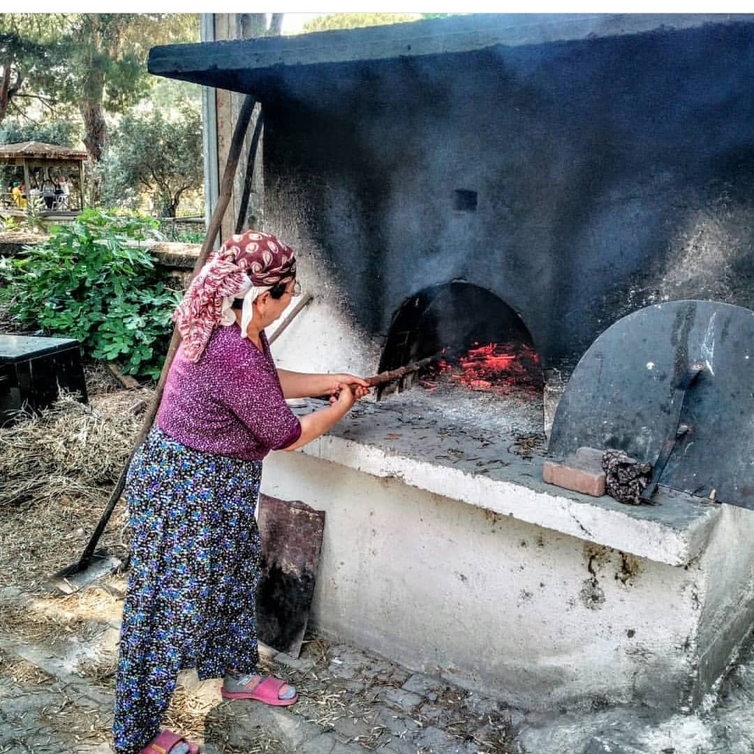 cekulvakfi's tweet photo. 8 Mart Dünya Emekçi Kadınlar Gününde, tüm kadınlara; emeklerinin görünür olduğu, sahip oldukları ekonomik, sağlık, eğitim, güvenlik, eğlence gibi tüm hakların elinden alınmadığı bir ömür dileriz.

#8Mart #Dünyaemekçikadınlargünü #kadın #emek #özgürlük https://t.co/6QUzLV4aUQ