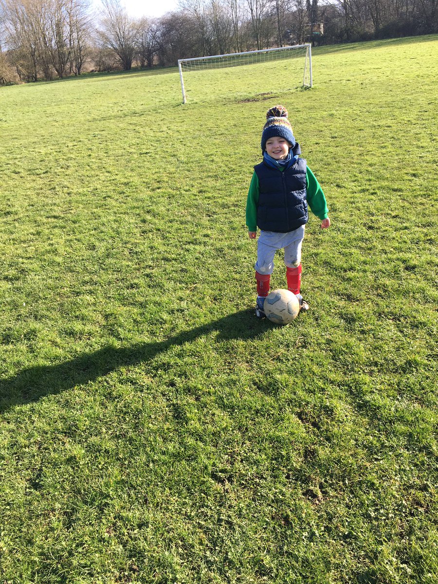 ironinlincoln's tweet photo. Early start down the park this morning #footytraining 😂⚽️ https://t.co/Aiii8jzQew