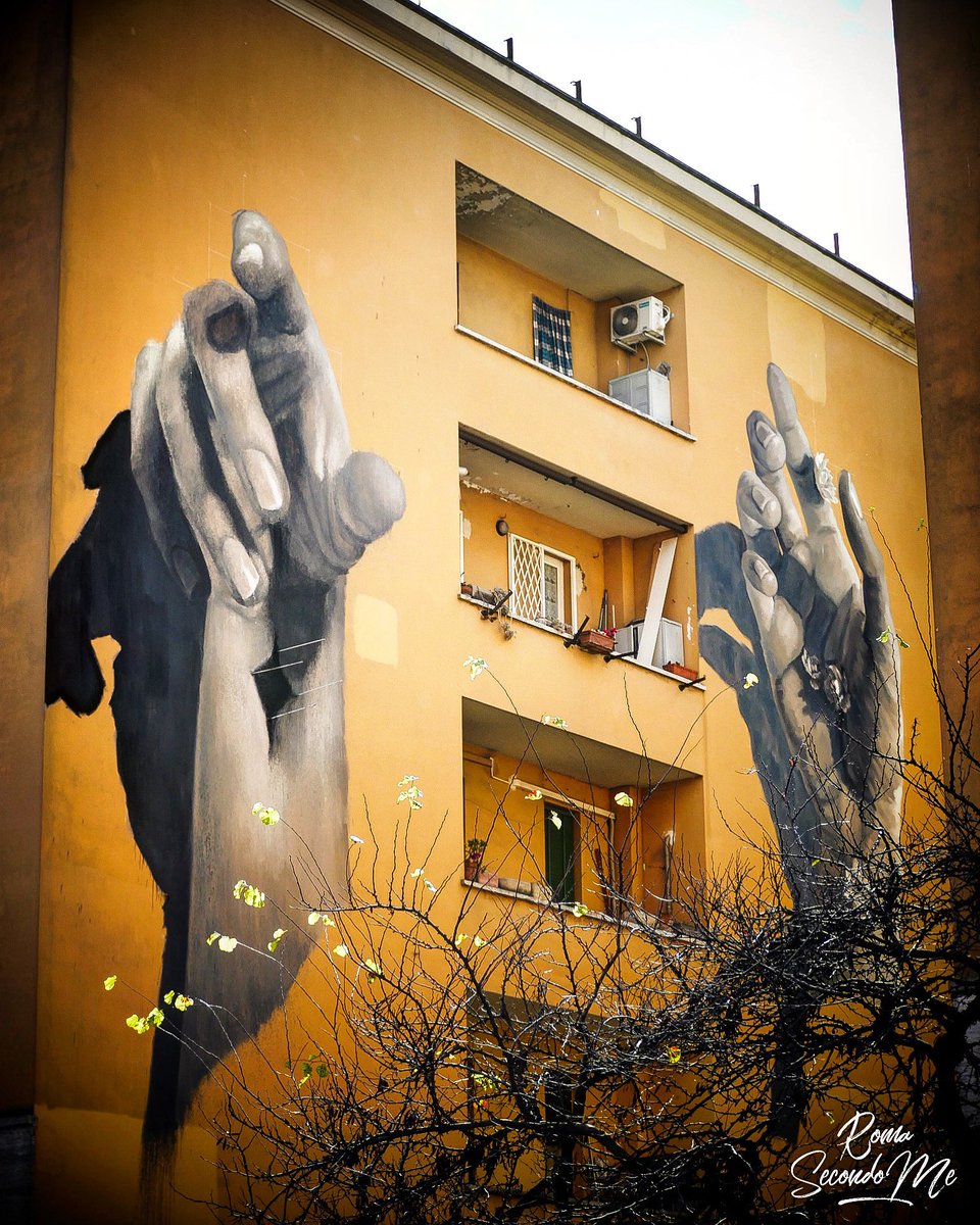 Romasecondome's tweet photo. Live painting a Garbatella !!! #streetart #Rome #picoftheday #livepainting @MuriSicuri @us_rome @GarbatellaRM @R_Rabal @AmoROMA_FR @Roma @Roma__Go @Turismoromaweb @Italia https://t.co/kbe7DJGxzl