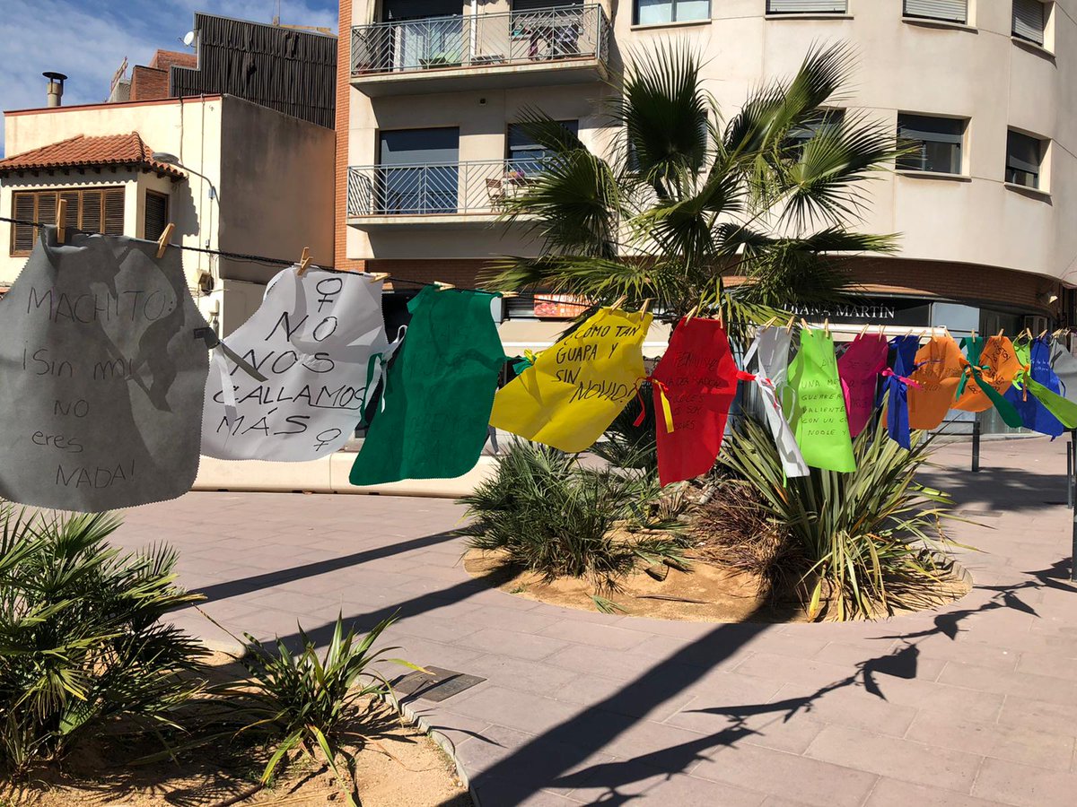 CaniculesVDK's tweet photo. Bon dia! Ahir va ser una jornada magnifica pre 8M pels carrers de Viladecans. Juntes som més fortes! Ens veiem avui ala carrers de Barcelona. https://t.co/Frfhl3s2Uq