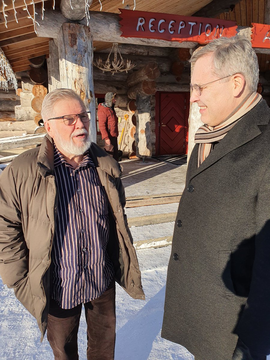 SaloPirkka's tweet photo. Viikonlopun saldona vaikuttava vierailu @jmpentikainen kanssa @kakslauttanen Kiitos Jussi Eiramo @LapinYrittajat @suomenyrittajat https://t.co/QSiRYymDP0