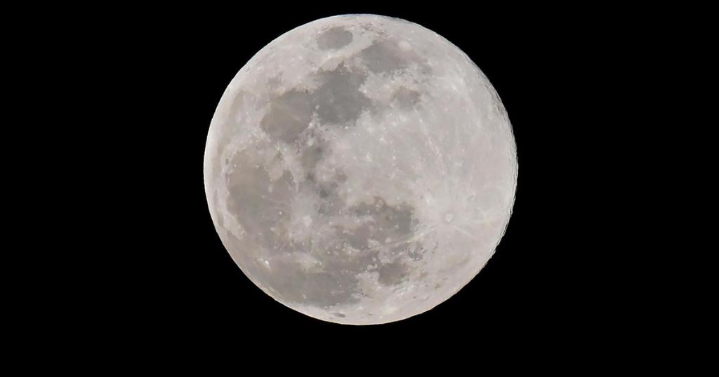 CBSNews's tweet photo. March's supermoon will light up the night sky on Monday 🌕https://t.co/g40WCLtr6l https://t.co/iYux3YrDgg