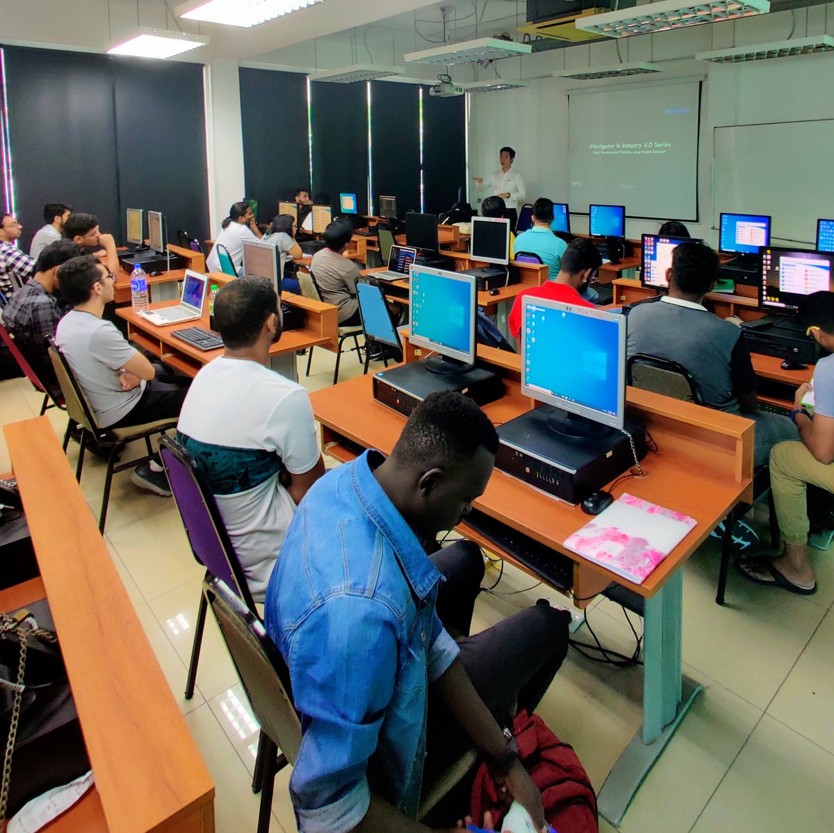 SpeUcsiSc's tweet photo. (2/6)The students were provided with extensive training with respect to Simulation, it's importance and the various ways in which they can use the T-Navigator Software and contribute to the Oil and Gas Industry.
#Simulation #Reservoirmodeling
#Reservoirsimulation #SPEUCSI https://t.co/q0qpnJGOs2