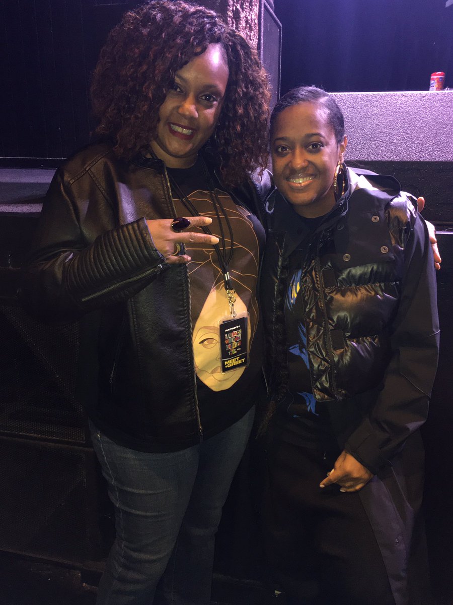 ecirpardnas's tweet photo. it was an honor to meet this 👑!@rapsody bout to shut #Trees down! I think I’m the oldest person here but I don’t give a good got damn!🤣 I’m bout to elbow my way to the front and rock oooouuuuttttttt!!!!!!#ablackwomancreatedthistour #Eve #LailasWisdom #Crown #BeautyandtheBeast https://t.co/w2VBrmv13R