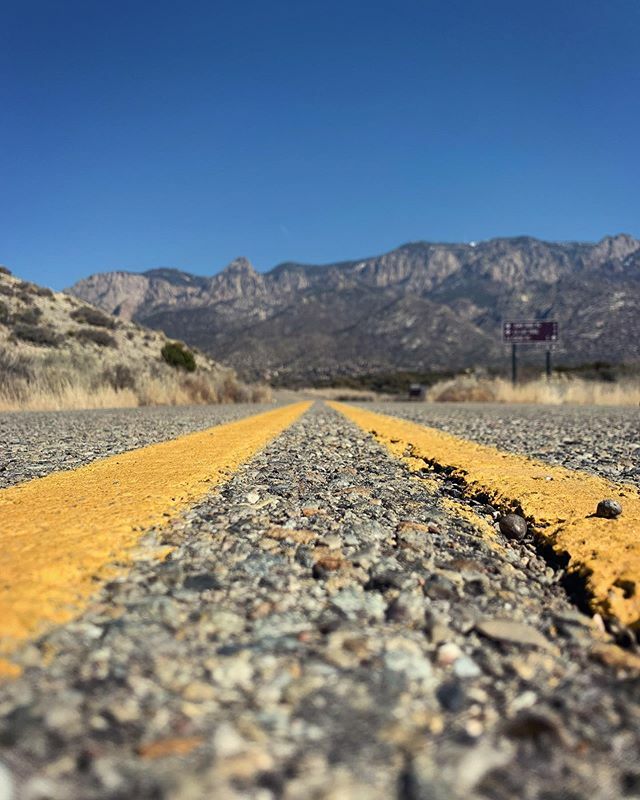 mayarosecreates's tweet photo. Throwing my sense of time out the window to follow this yellow-lined road.

#roadtrip #simplysantafe #santafenm #newmexicotrue #homesweethome #southwest #wanderlust https://t.co/qbf2k1FRCO https://t.co/oLNqYi2Dwe