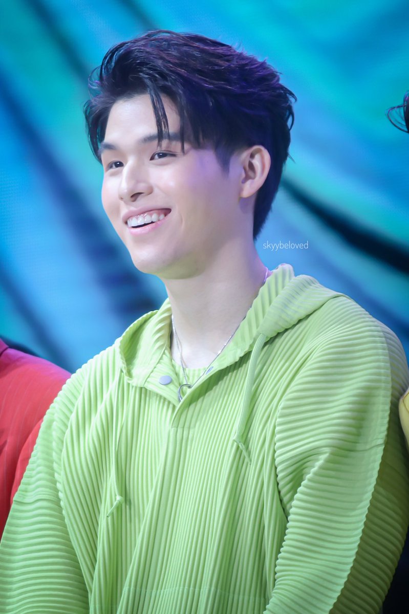 bee_nidarat_'s tweet photo. 20.02.19 Sky Wongravee - Line Tv Award 2020 @ Royal Paragon Hall @skywongraveee 
#LINETVAWARDS2020 
#LINENEXPLOSION2020
#skywongravee #mycloudy #skyybeloved #สกายวงศ์รวี #ก้อนเมฆของสกาย https://t.co/AQXplFmhGK