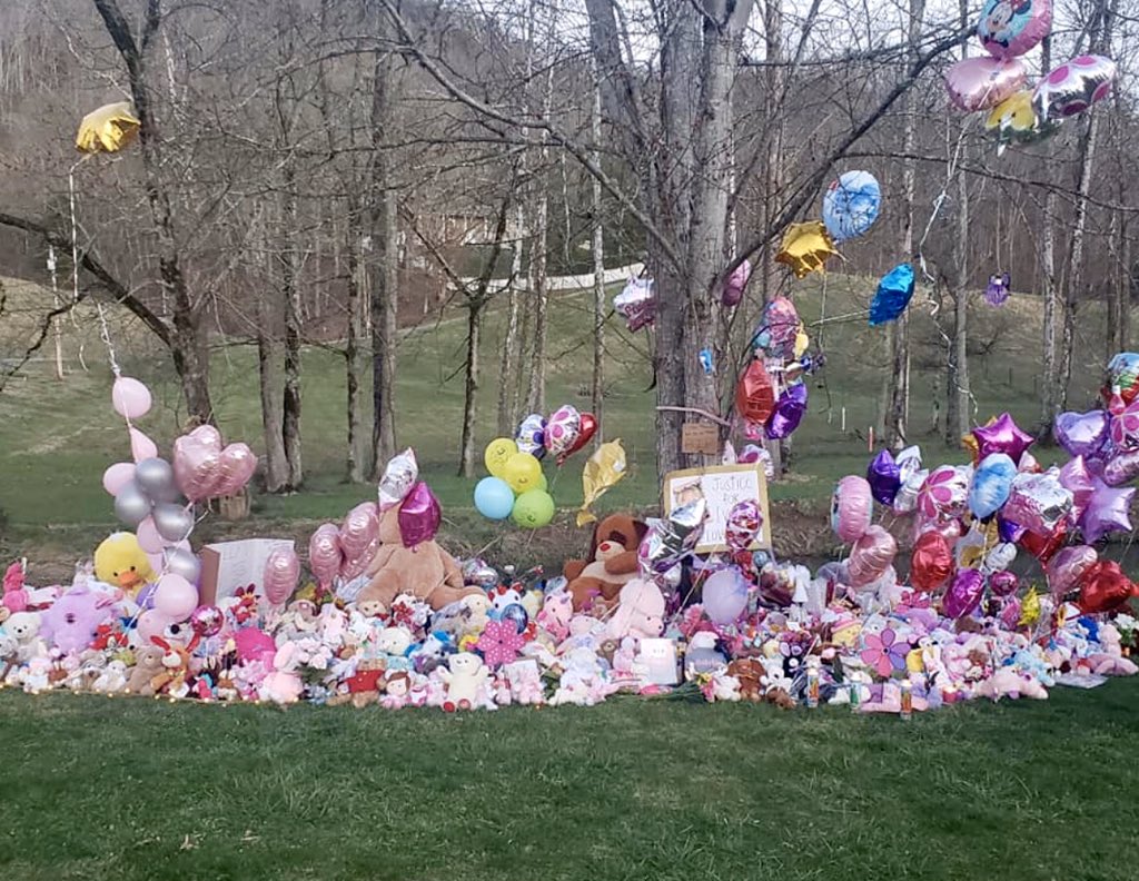 AngelineDC's tweet photo. Across the street from where the remains of #EvelynBoswell were found, a memorial for her just keeps growing. @MissingKids #LivePD https://t.co/VhFrBczHwJ