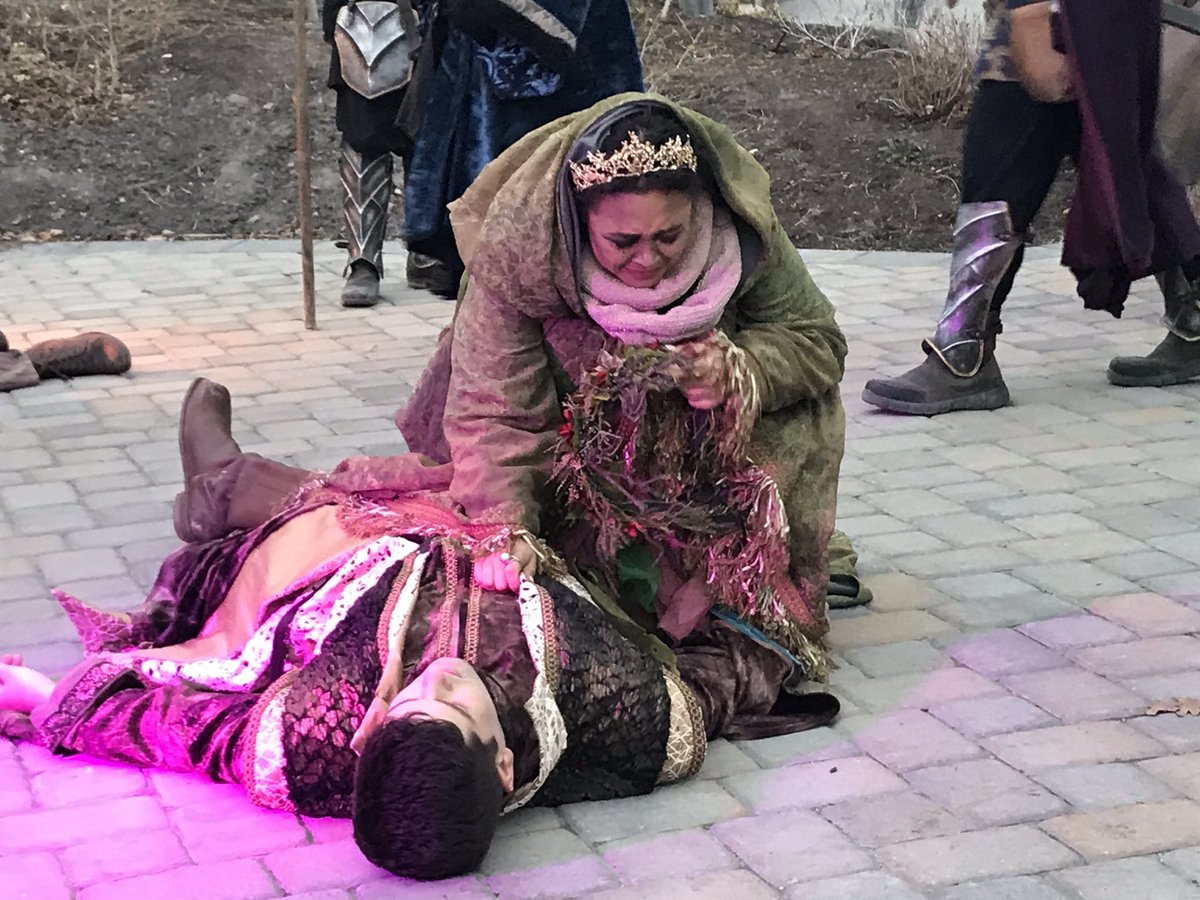 worldtalkers's tweet photo. Bleeding hearts of the world unite!!! #goodboiCaderyn #showImeldaSomeLove #evermorepark #story #characters https://t.co/jgY7i6gnk0